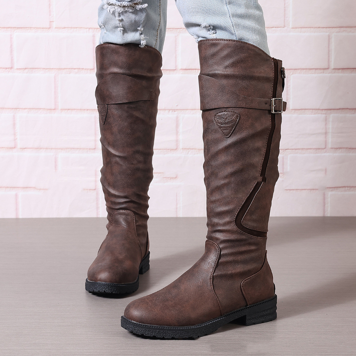Stylish flat heel Boots