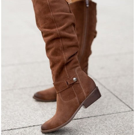 Low heeled oversized boots