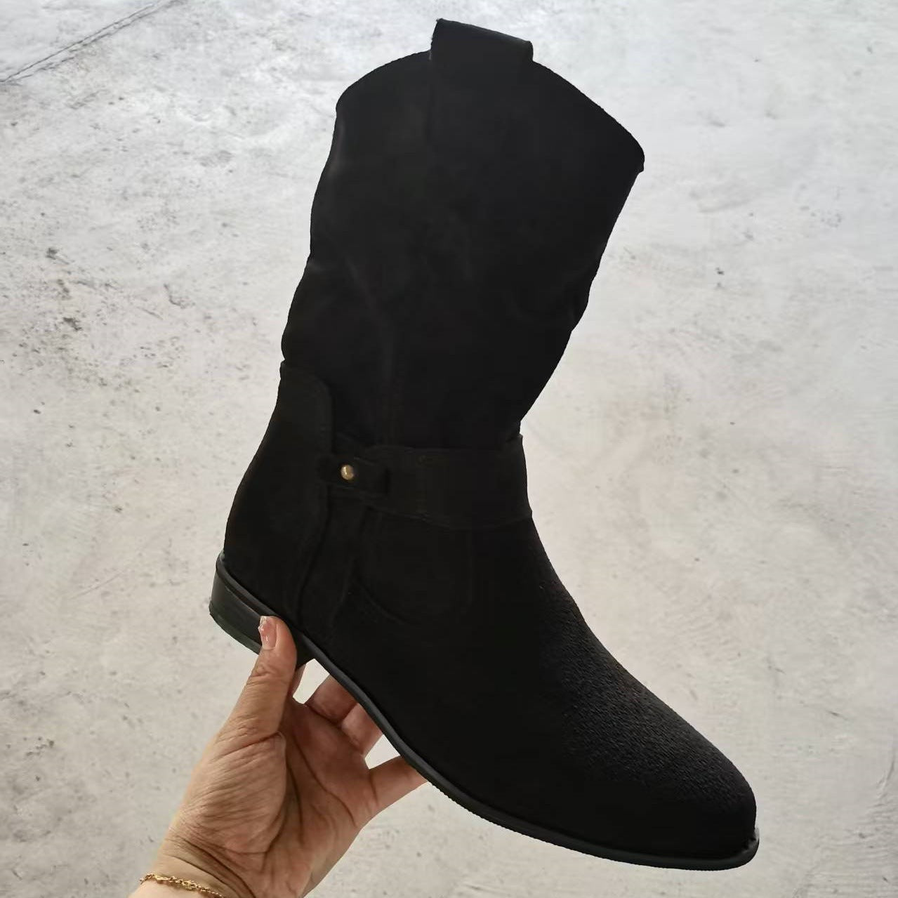 Low heeled suede pleated womens boot