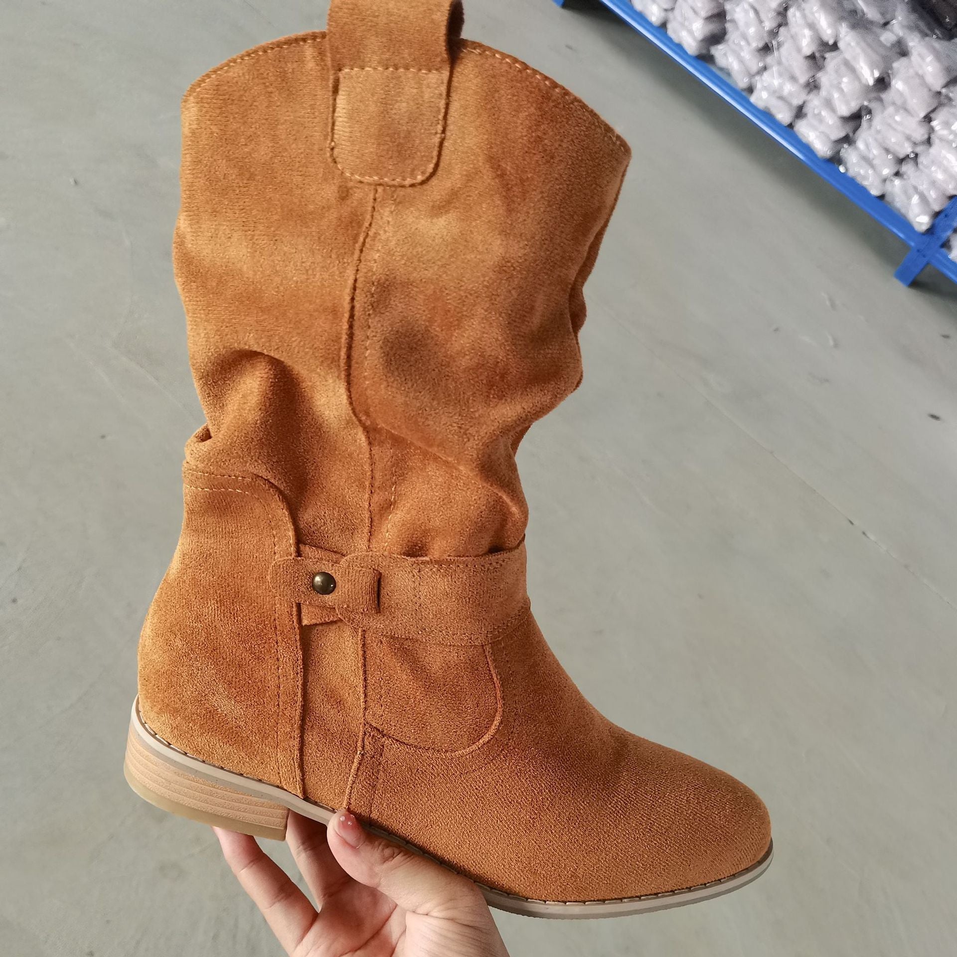 Low heeled suede pleated womens boot