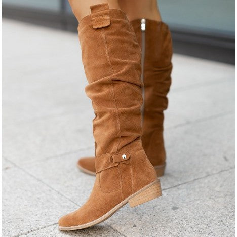 Low heeled oversized boots