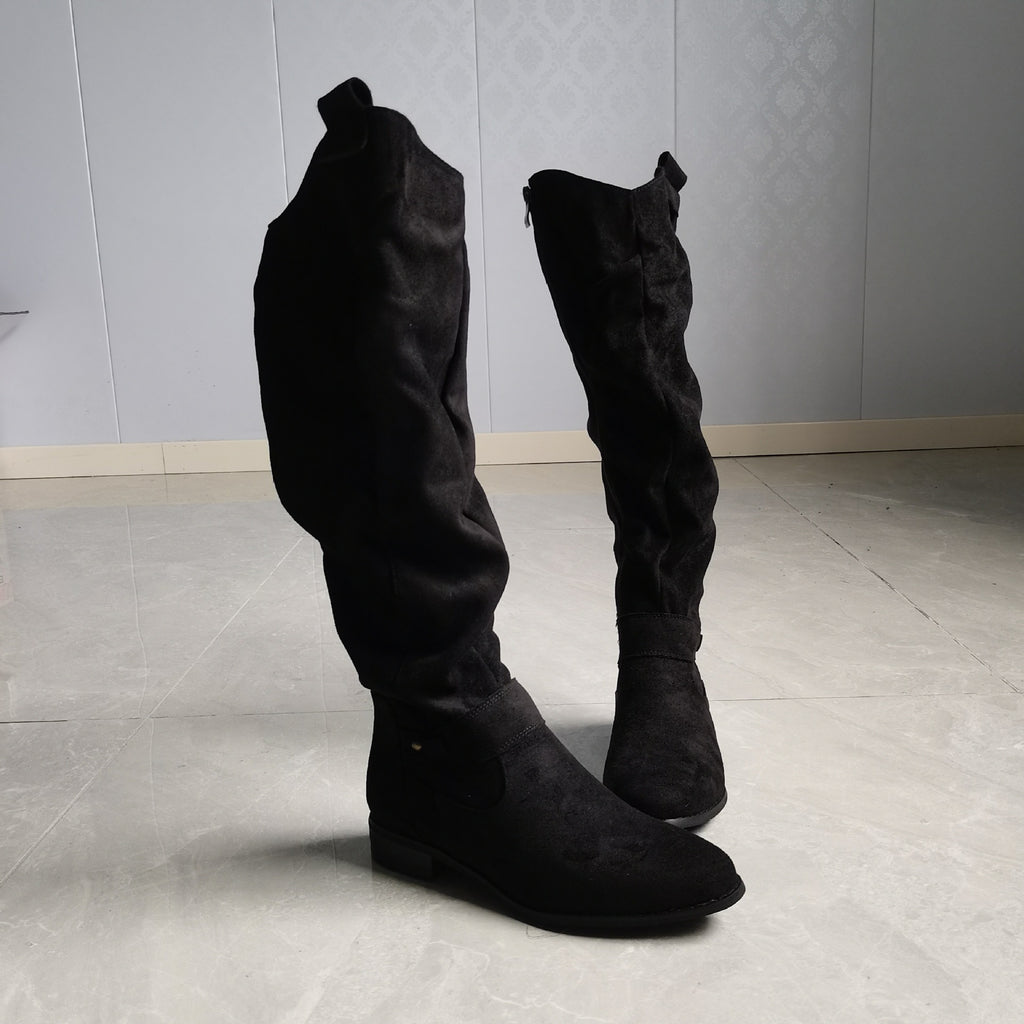 Low heeled oversized boots