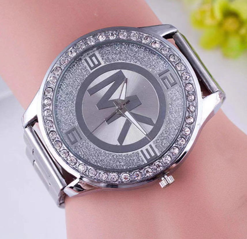 Alloy crystal-embedded Mens watch