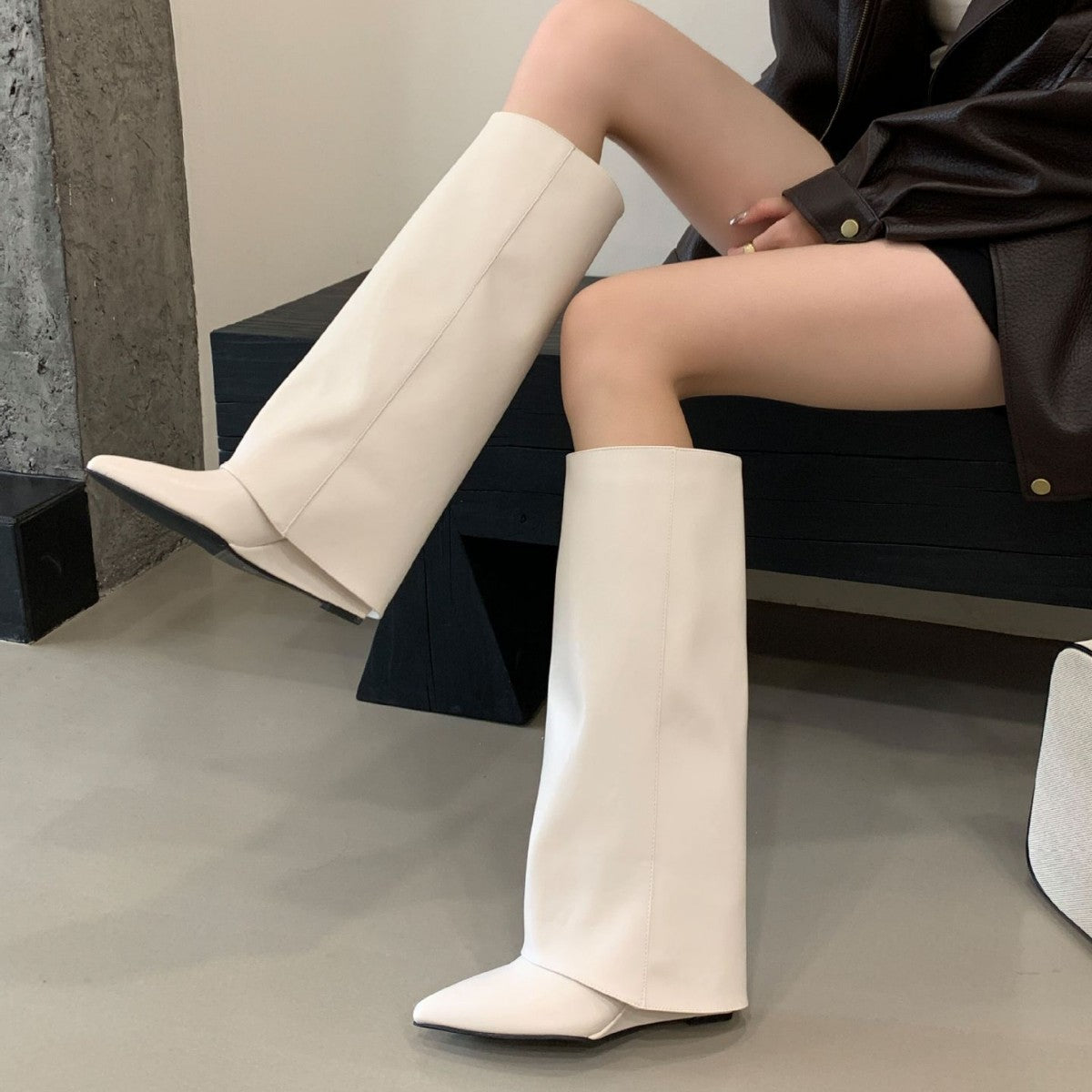 Elegant Flat Mid-Heel Boot