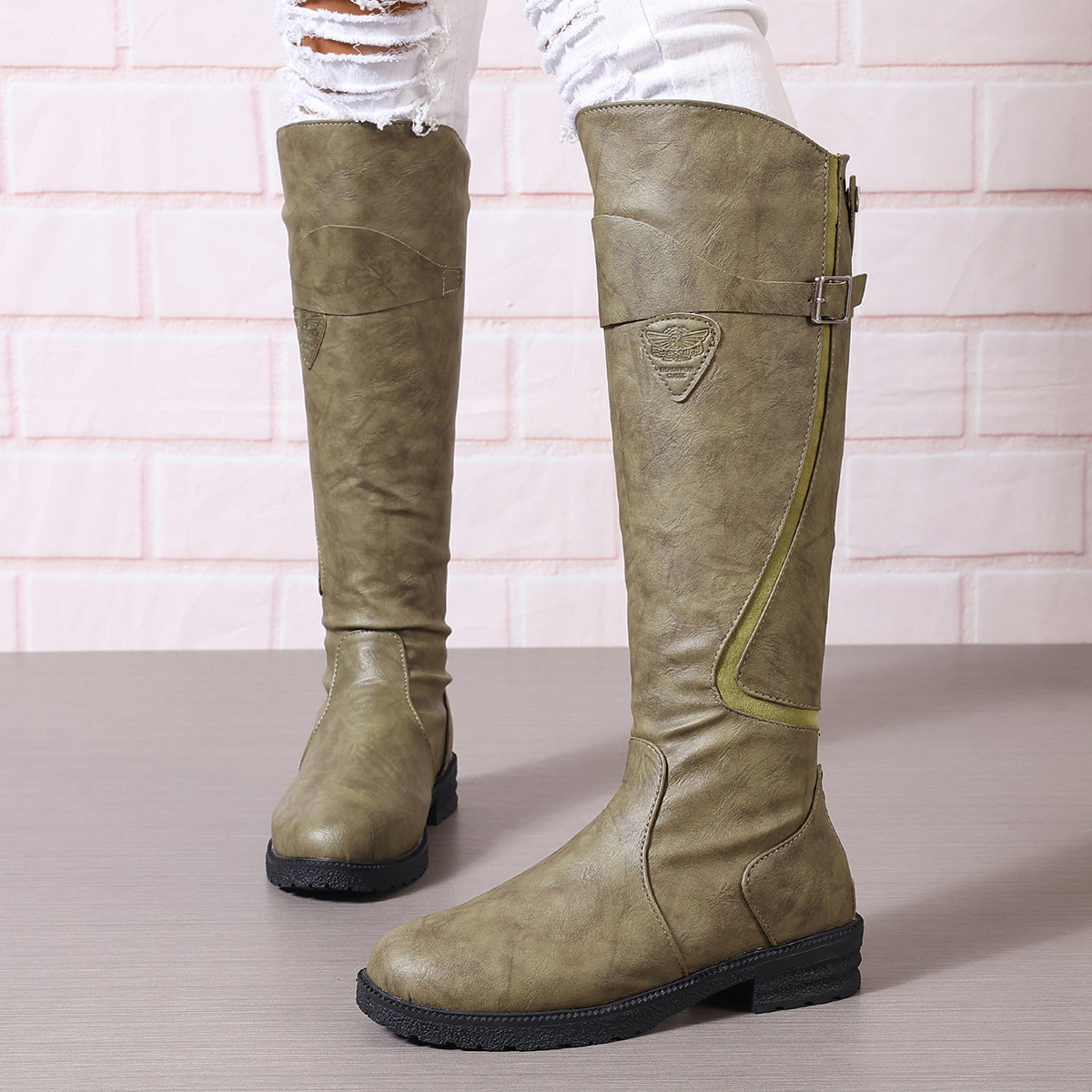 Stylish flat heel Boots