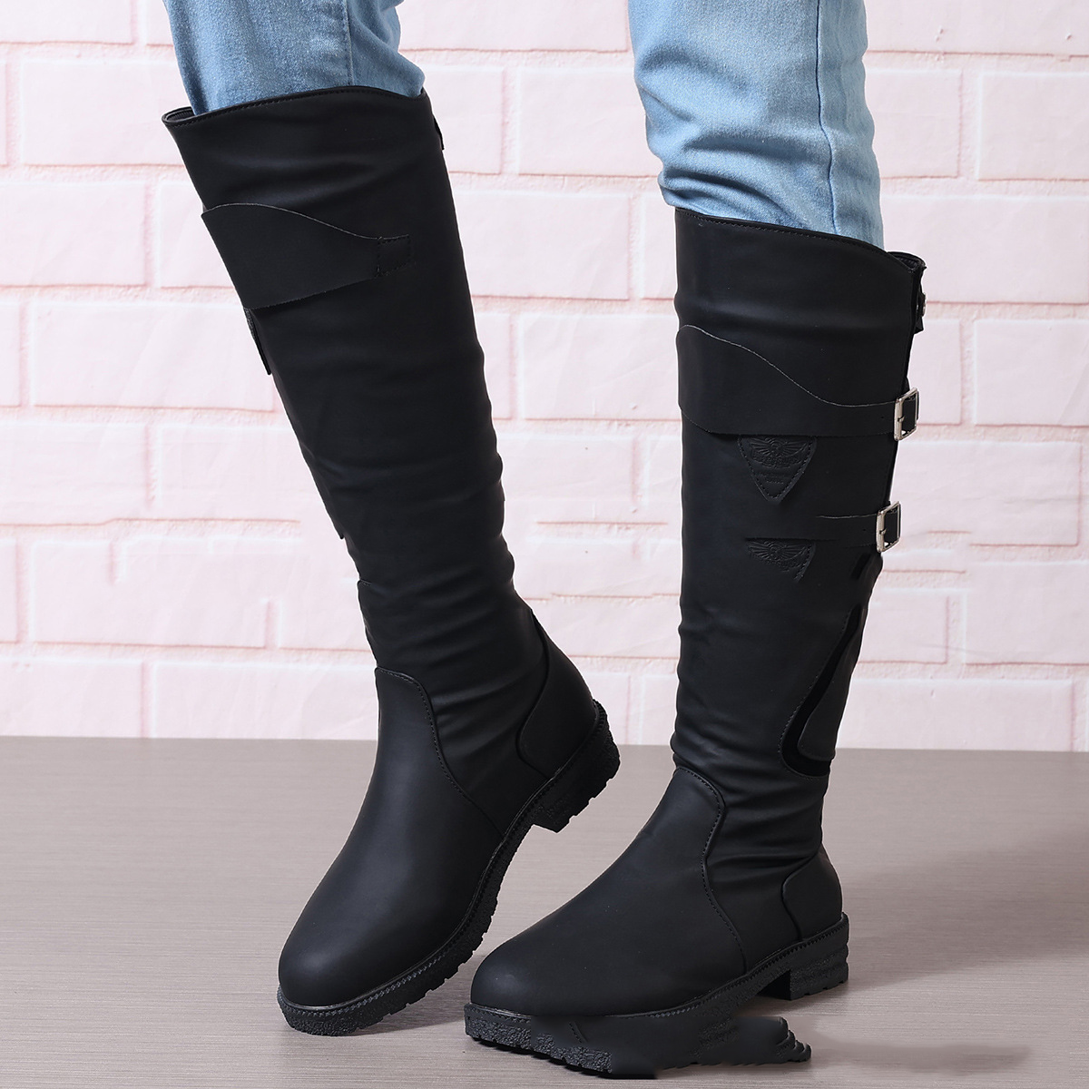 Stylish flat heel Boots